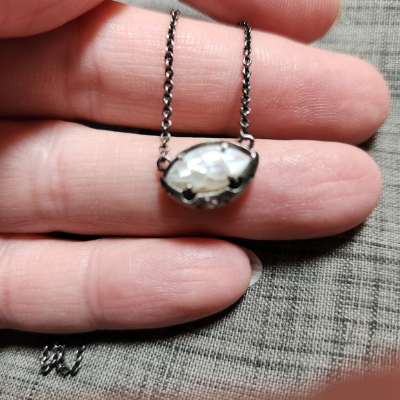 Kendra Scott bronze tone with mother of pearl setting - Picture 7 of 11